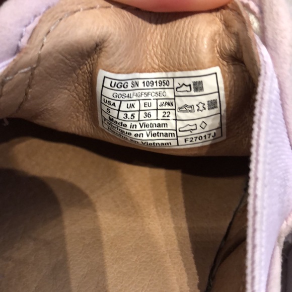 UGGs purple fuzzy slippers - Picture 7 of 7